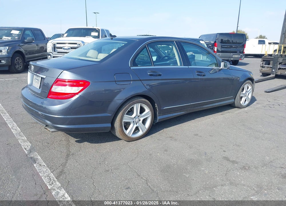 2011 MERCEDES-BENZ C 300 LUXURY/SPORT VIN: WDDGF5EB8BR173564