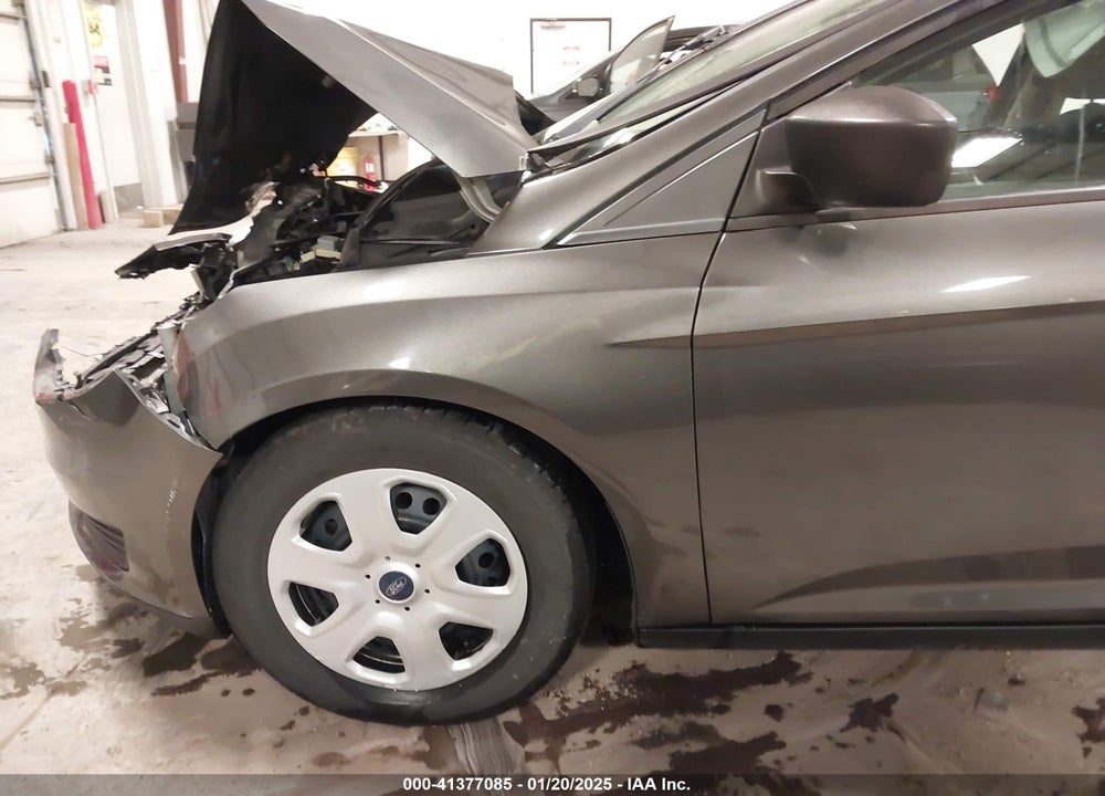 2015 FORD FOCUS VIN: 1FADP3E20FL256404