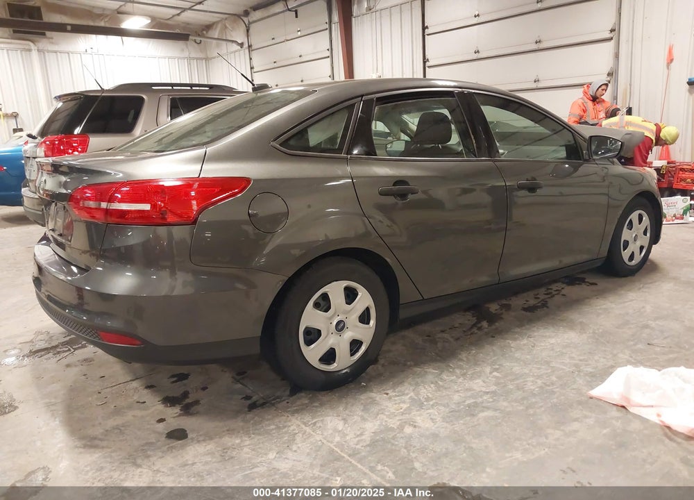 2015 FORD FOCUS VIN: 1FADP3E20FL256404