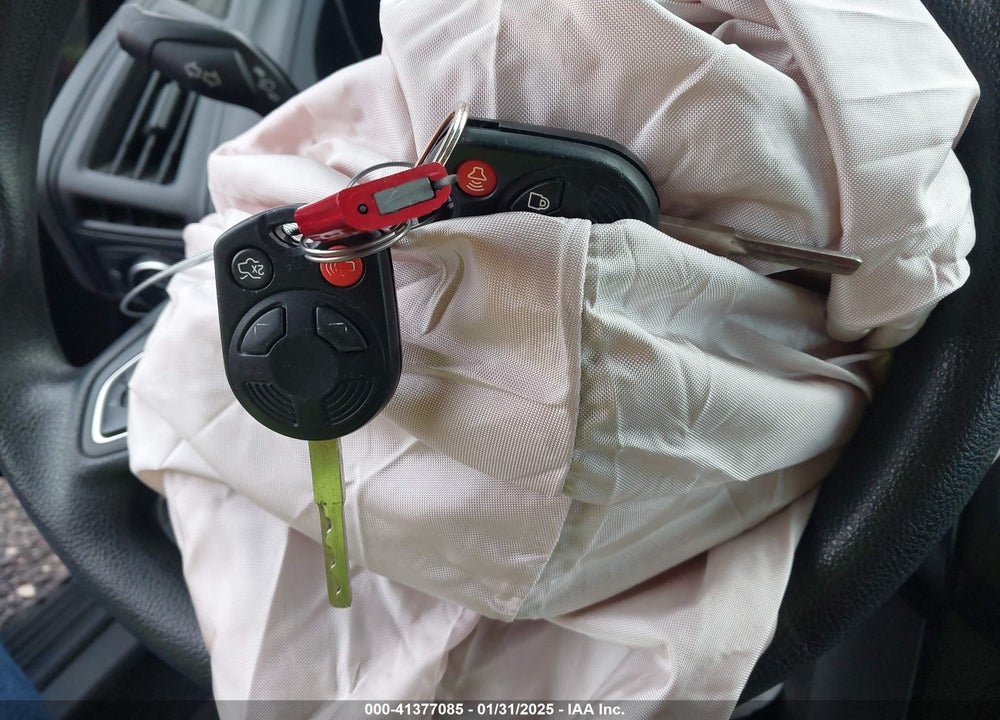 2015 FORD FOCUS VIN: 1FADP3E20FL256404