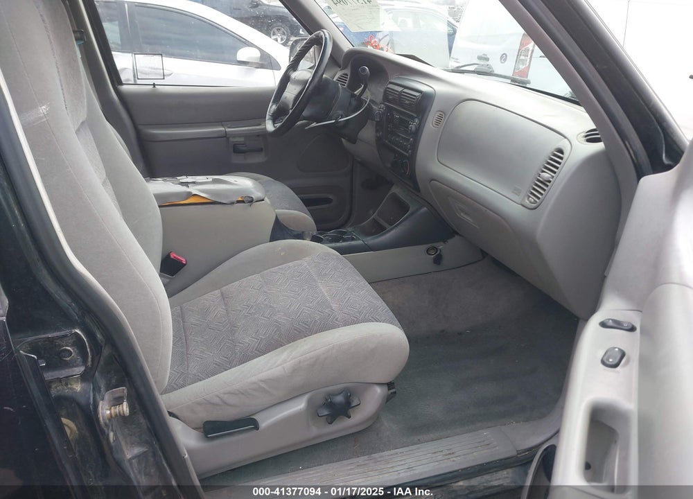 2000 FORD EXPLORER XLT VIN: 1FMZU73XXYUB14018