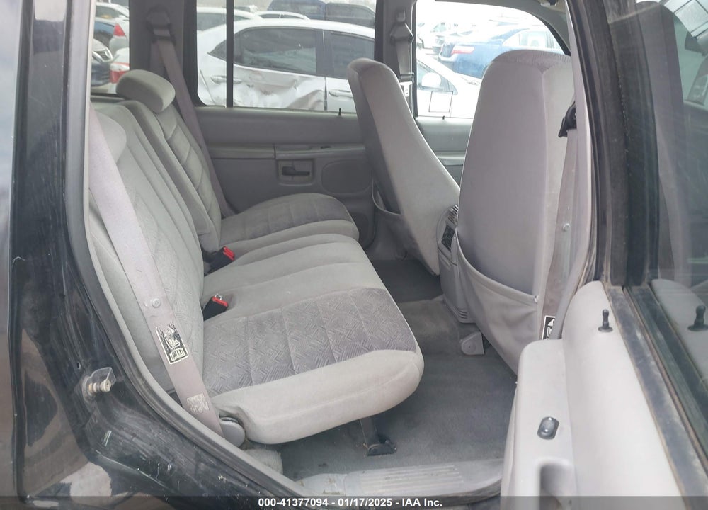 2000 FORD EXPLORER XLT VIN: 1FMZU73XXYUB14018