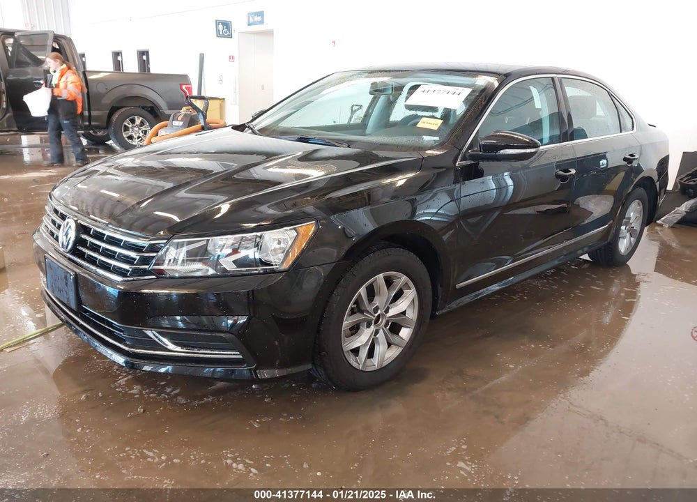 2016 VOLKSWAGEN PASSAT VIN: 1VWAT7A31GC047380