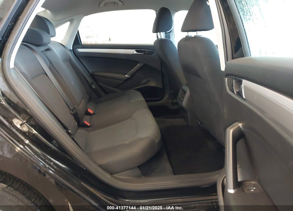 2016 VOLKSWAGEN PASSAT VIN: 1VWAT7A31GC047380