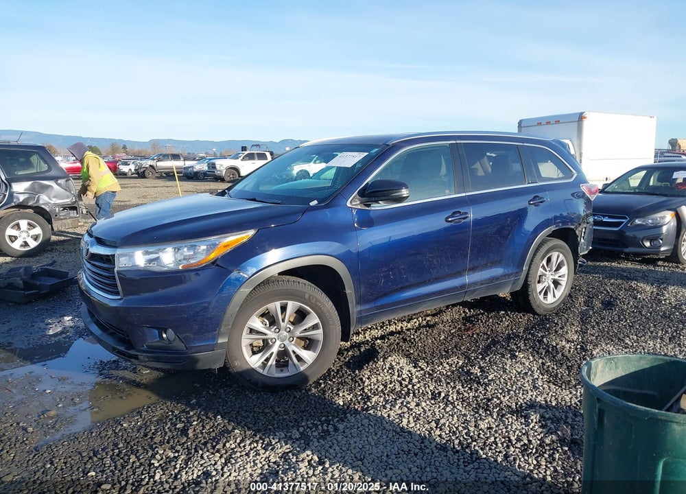 2015 TOYOTA HIGHLANDER XLE V6 VIN: 5TDJKRFH5FS096827