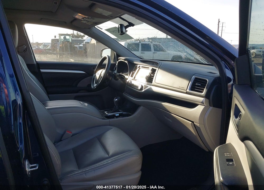 2015 TOYOTA HIGHLANDER XLE V6 VIN: 5TDJKRFH5FS096827