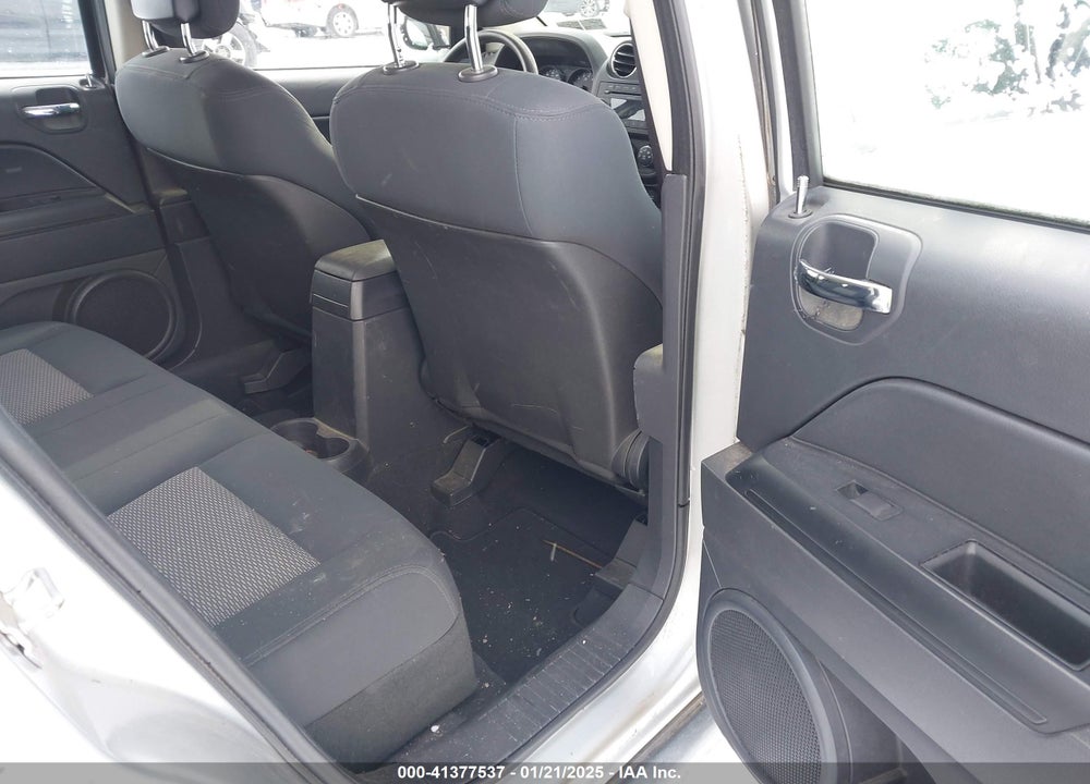 2010 JEEP COMPASS SPORT VIN: 1J4NF4FB5AD592939
