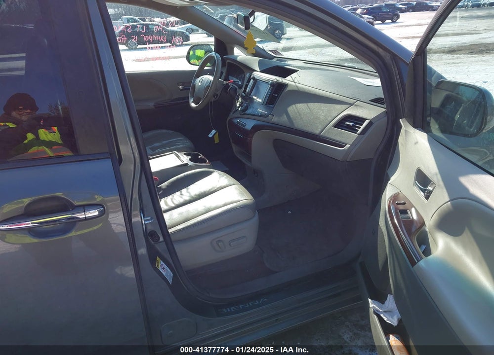 2012 TOYOTA SIENNA XLE V6 8 PASSENGER VIN: 5TDYK3DC9CS187680