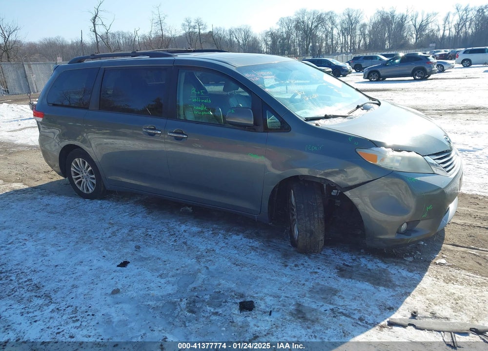 2012 TOYOTA SIENNA XLE V6 8 PASSENGER VIN: 5TDYK3DC9CS187680