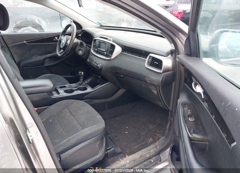 2017 KIA SORENTO 3.3L LX VIN: 5XYPGDA59HG198675