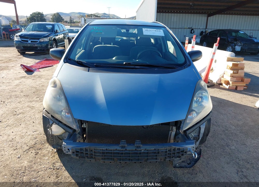 2011 HONDA FIT VIN: JHMGE8H3XBC021421