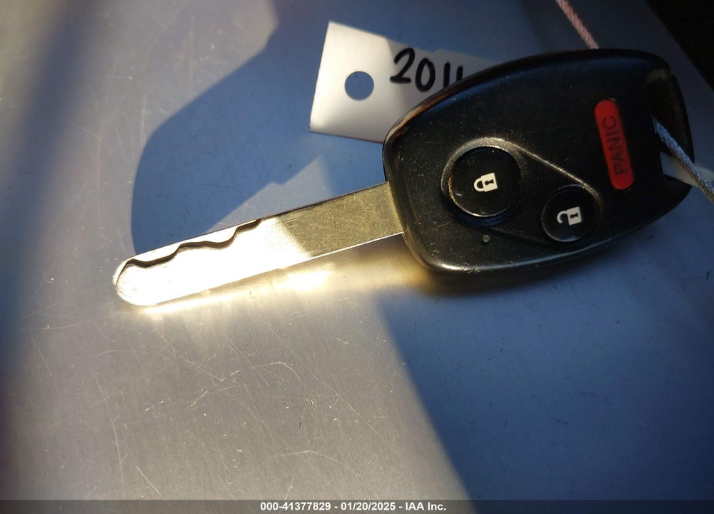 2011 HONDA FIT VIN: JHMGE8H3XBC021421