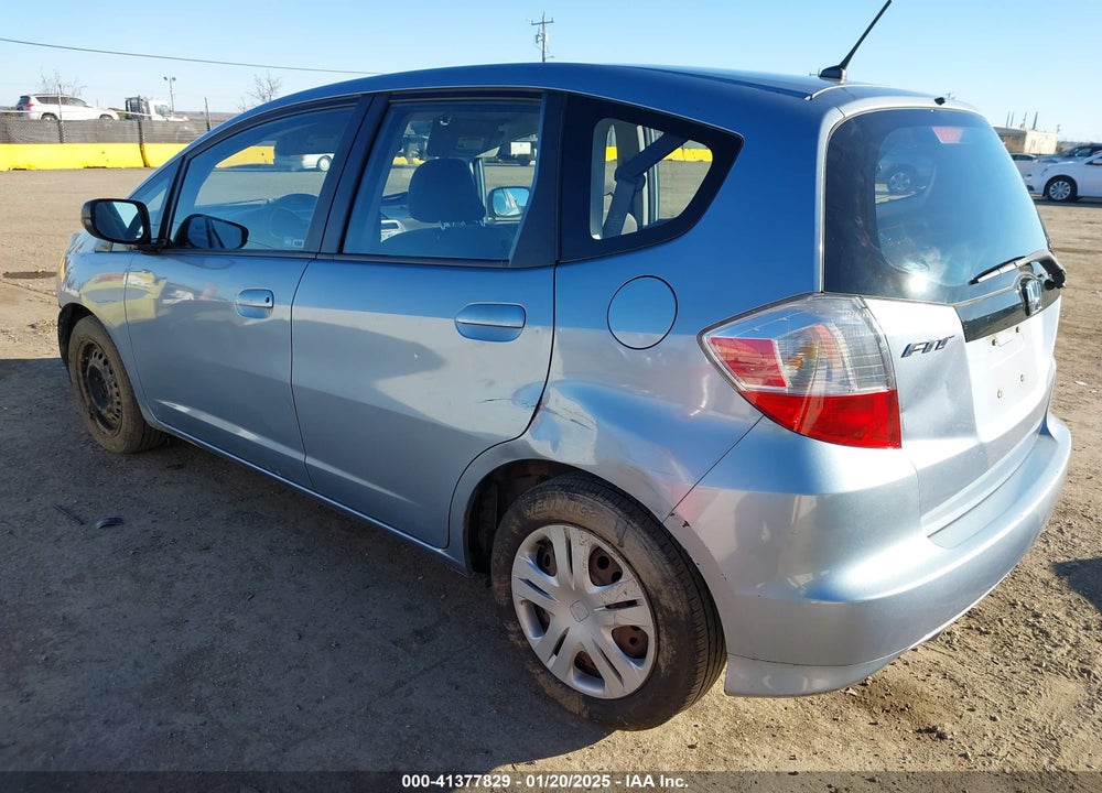 2011 HONDA FIT VIN: JHMGE8H3XBC021421