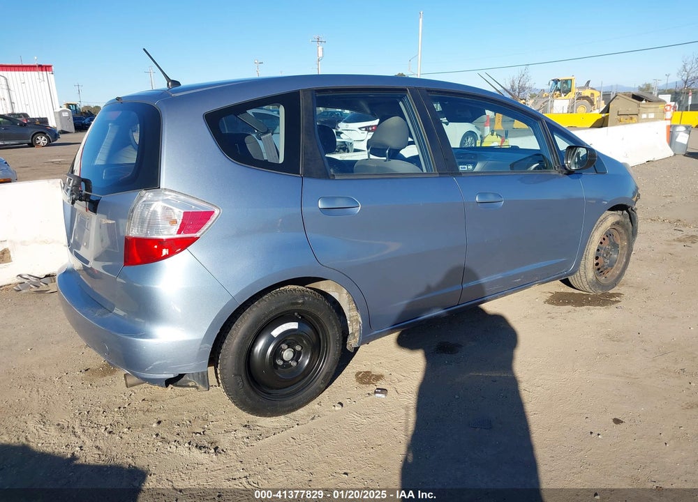 2011 HONDA FIT VIN: JHMGE8H3XBC021421