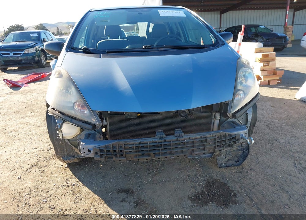 2011 HONDA FIT VIN: JHMGE8H3XBC021421