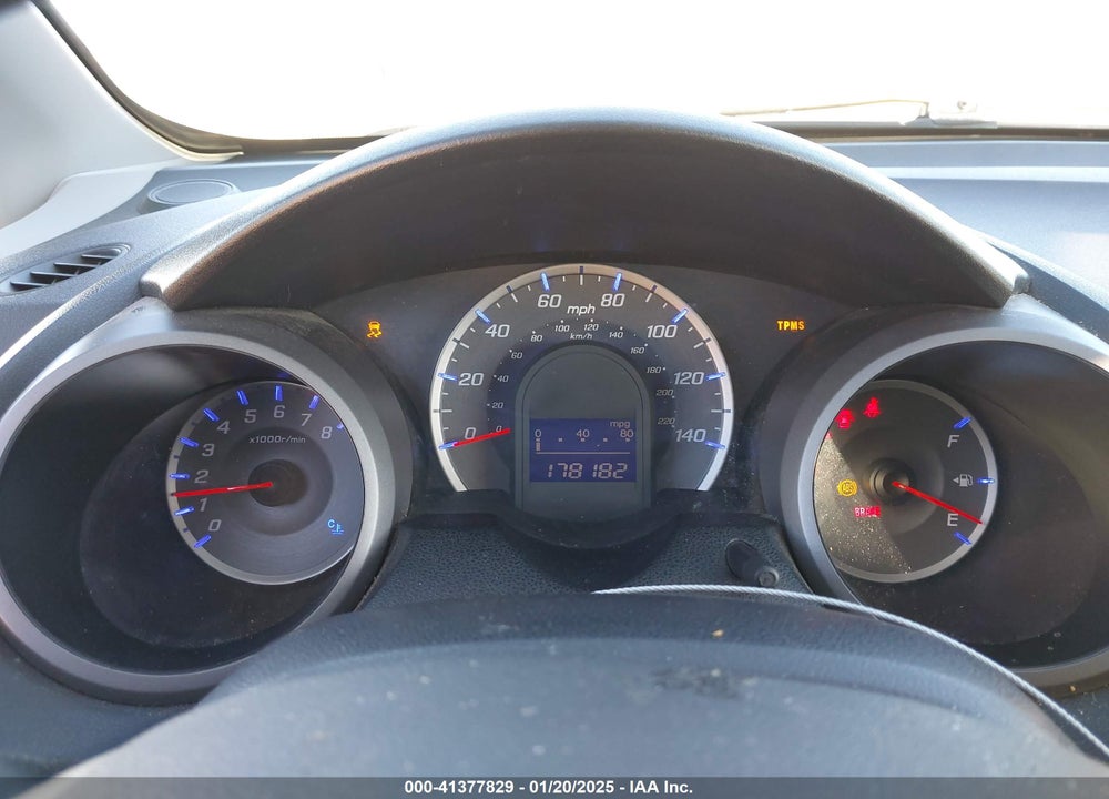 2011 HONDA FIT VIN: JHMGE8H3XBC021421