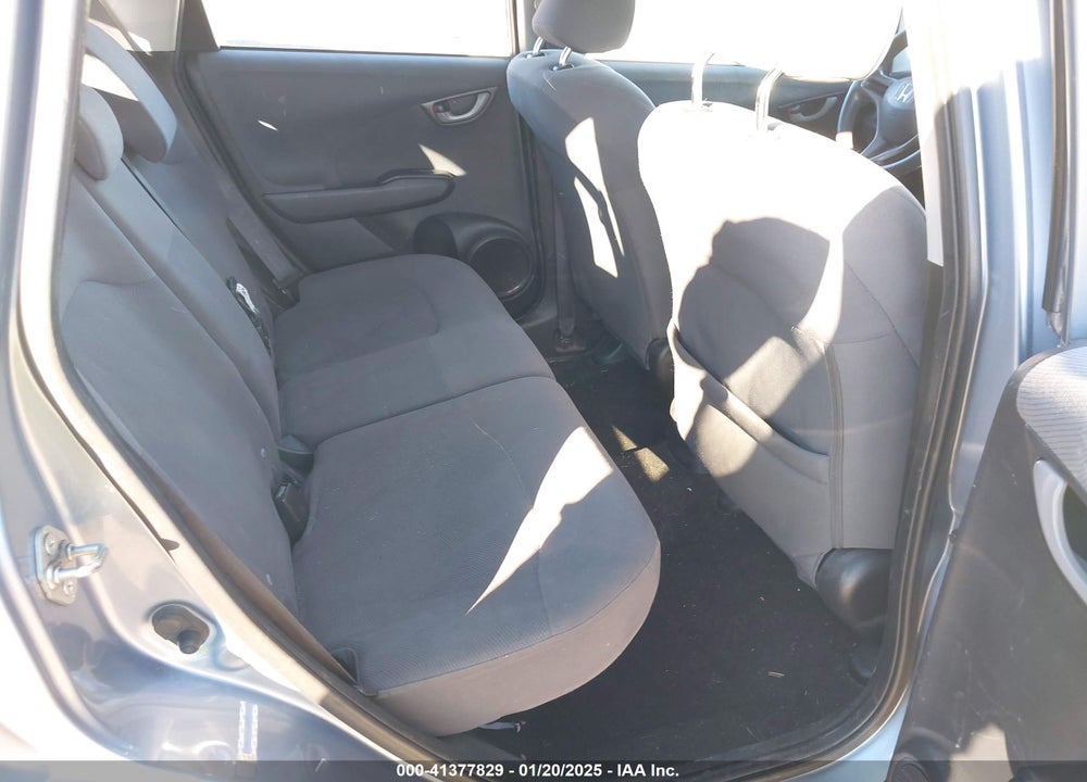 2011 HONDA FIT VIN: JHMGE8H3XBC021421