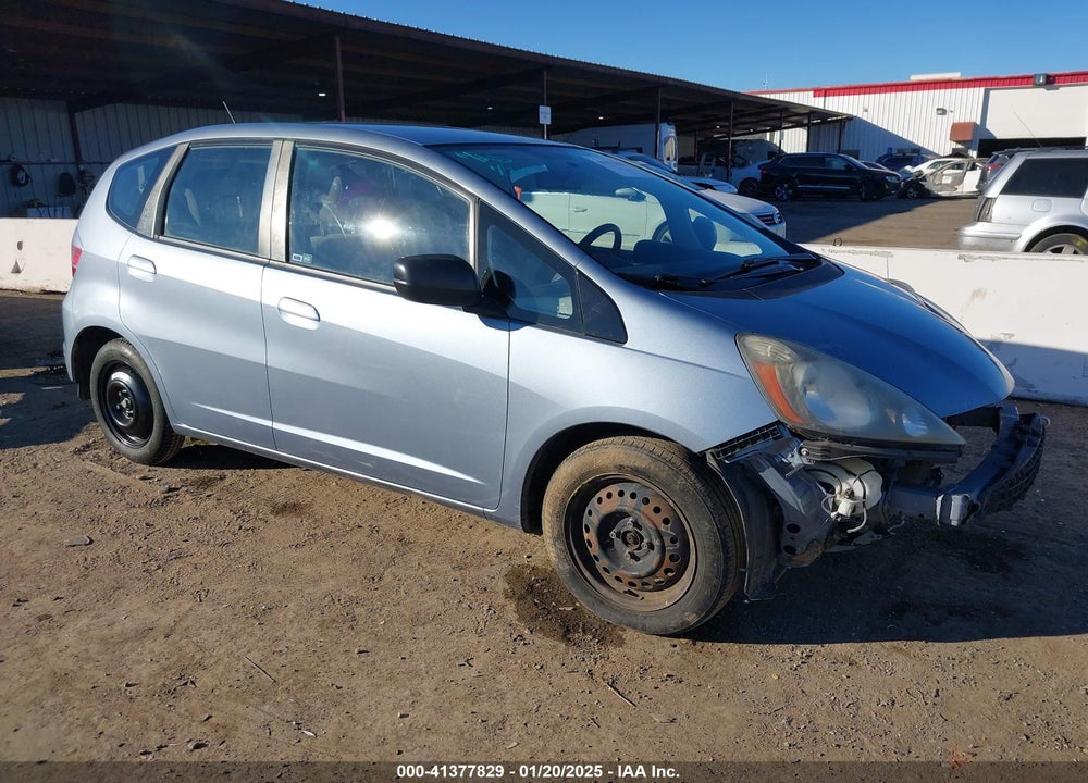 2011 HONDA FIT VIN: JHMGE8H3XBC021421