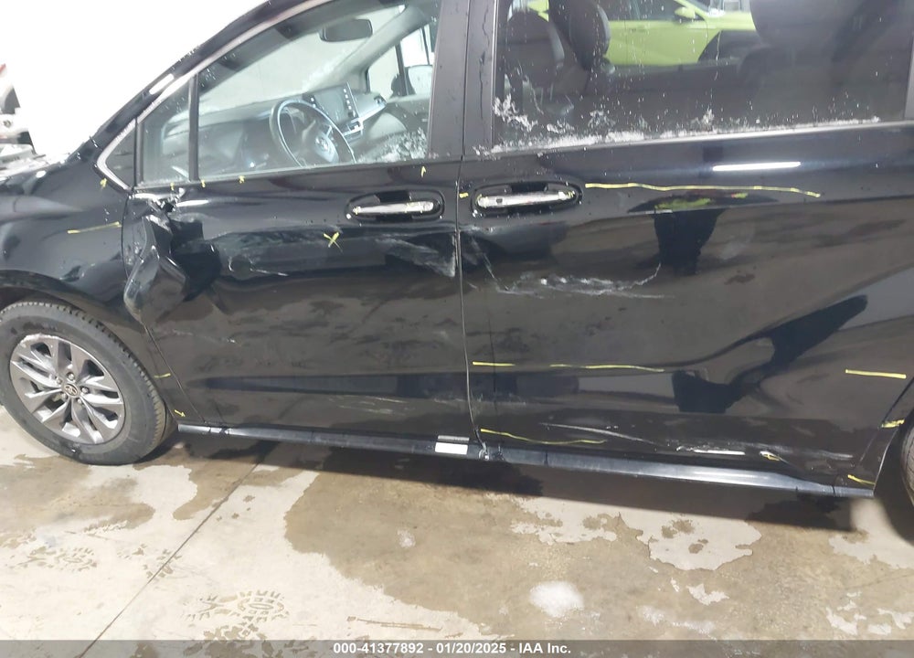 2024 TOYOTA SIENNA XLE VIN: 5TDYRKEC3RS186814