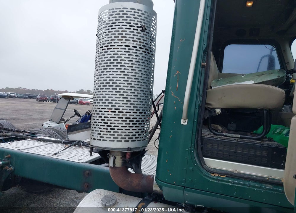 2005 INTERNATIONAL 9200 9200I VIN: 3HSCESBR75N175616