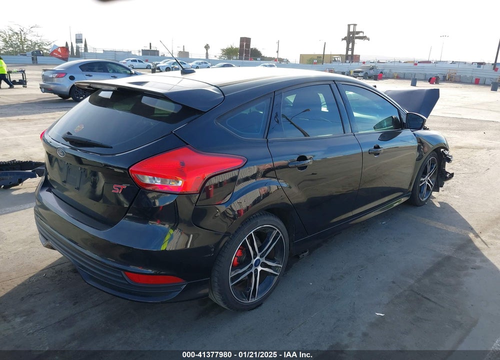 2018 FORD FOCUS ST VIN: 1FADP3L90JL260557