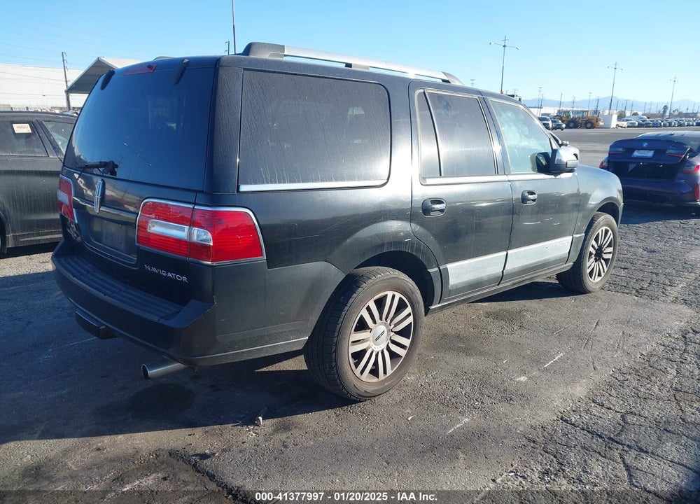 2007 LINCOLN NAVIGATOR ULTIMATE VIN: 5LMFU275X7LJ17484