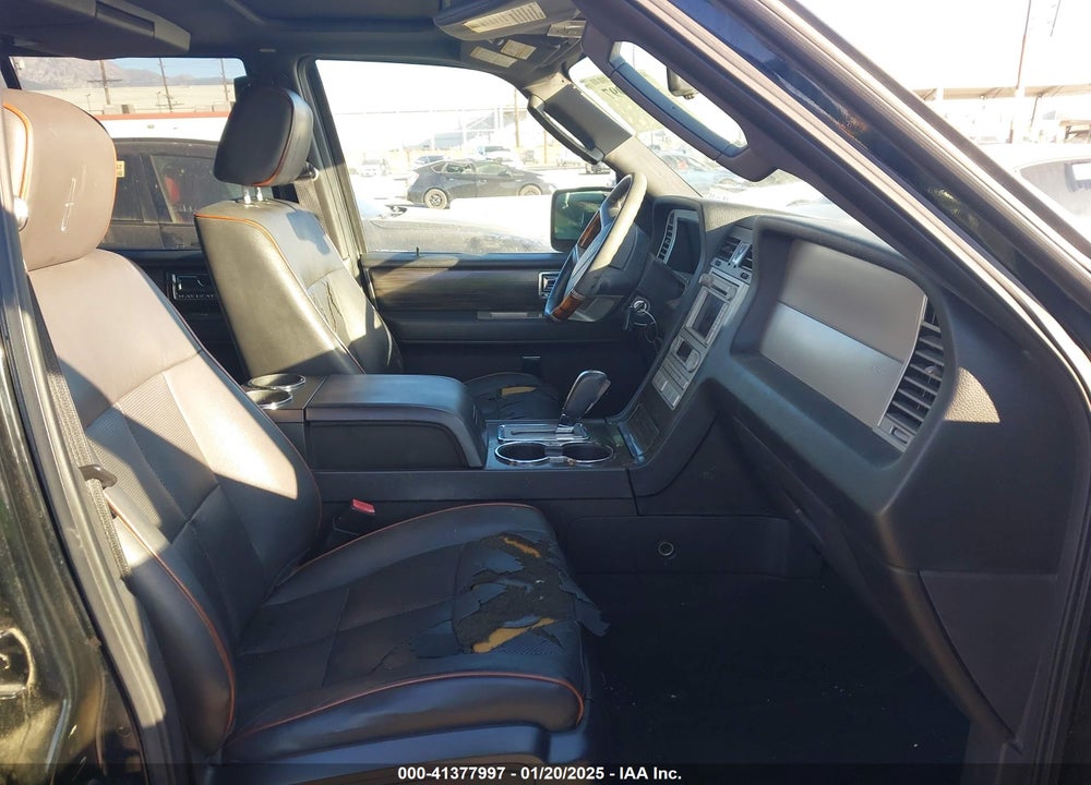 2007 LINCOLN NAVIGATOR ULTIMATE VIN: 5LMFU275X7LJ17484