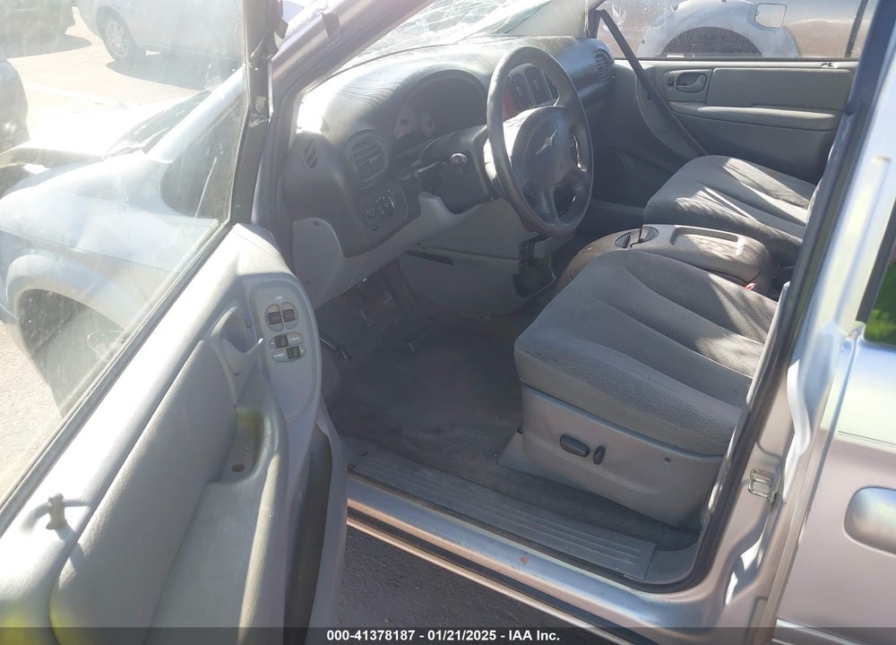 2005 CHRYSLER TOWN & COUNTRY LX VIN: 2C4GP44R15R376066