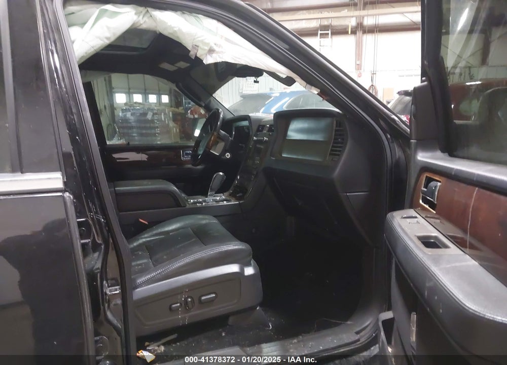 2011 LINCOLN NAVIGATOR VIN: 5LMJJ2J59BEJ04301