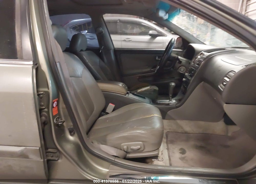 2000 INFINITI I30 LUXURY/TOURING VIN: JNKCA31A6YT119473