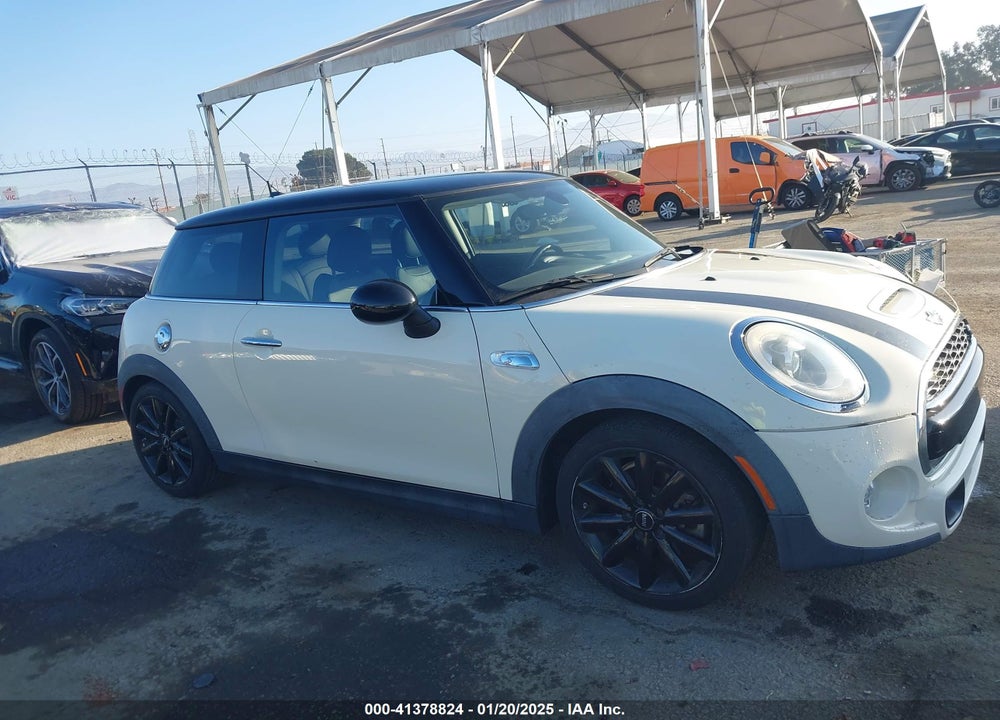 2015 MINI HARDTOP COOPER S VIN: WMWXP7C5XF2A38505