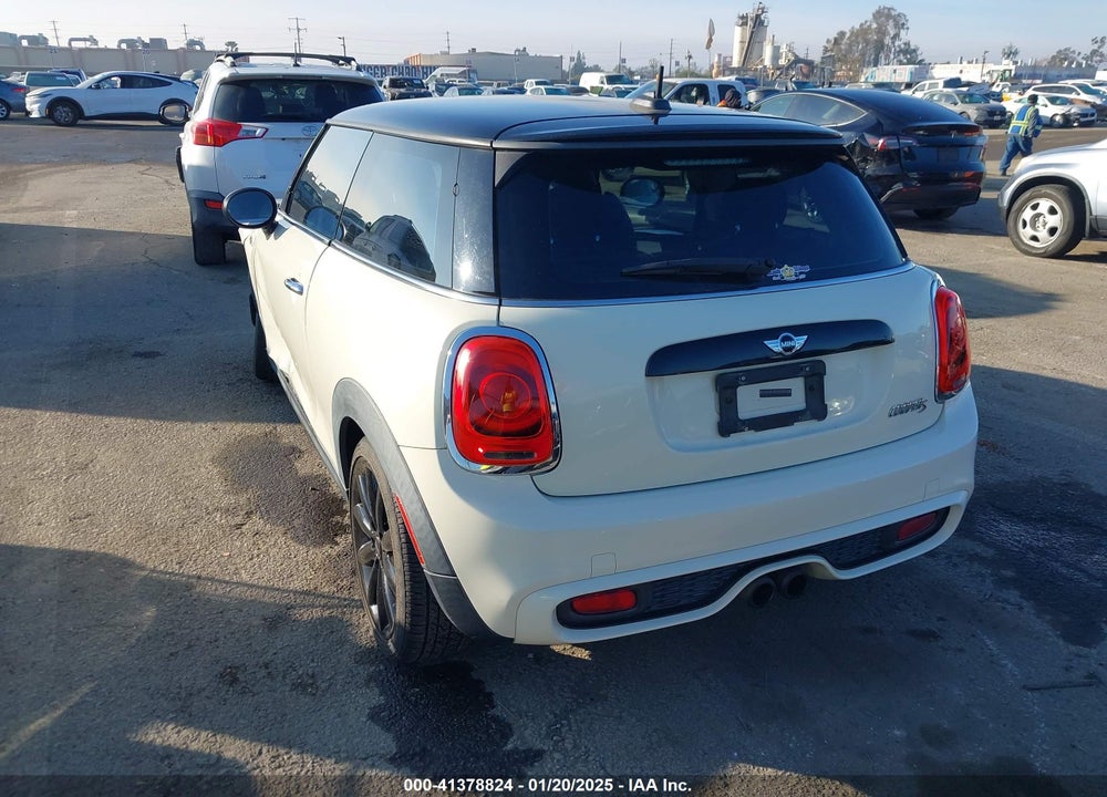 2015 MINI HARDTOP COOPER S VIN: WMWXP7C5XF2A38505