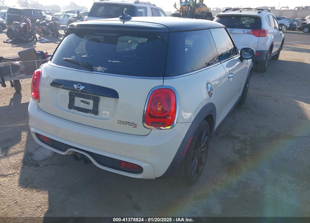 2015 MINI HARDTOP COOPER S VIN: WMWXP7C5XF2A38505