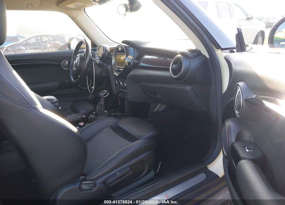 2015 MINI HARDTOP COOPER S VIN: WMWXP7C5XF2A38505