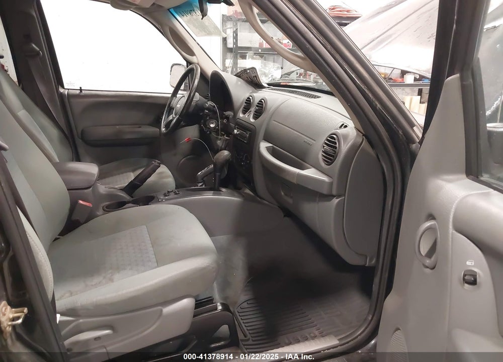 2006 JEEP LIBERTY VIN: 1J4GL48K76W172884