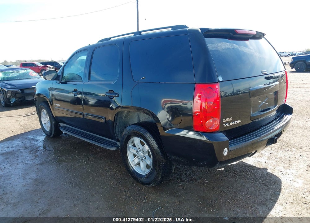 2011 GMC YUKON SLE VIN: 1GKS1AE01BR108215