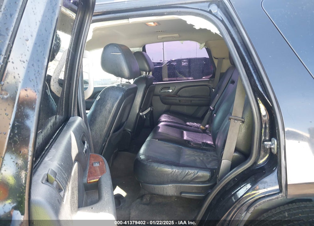 2011 GMC YUKON SLE VIN: 1GKS1AE01BR108215