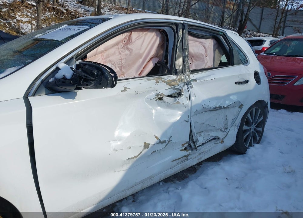 2018 HYUNDAI ELANTRA GT VIN: KMHH35LE3JU067244