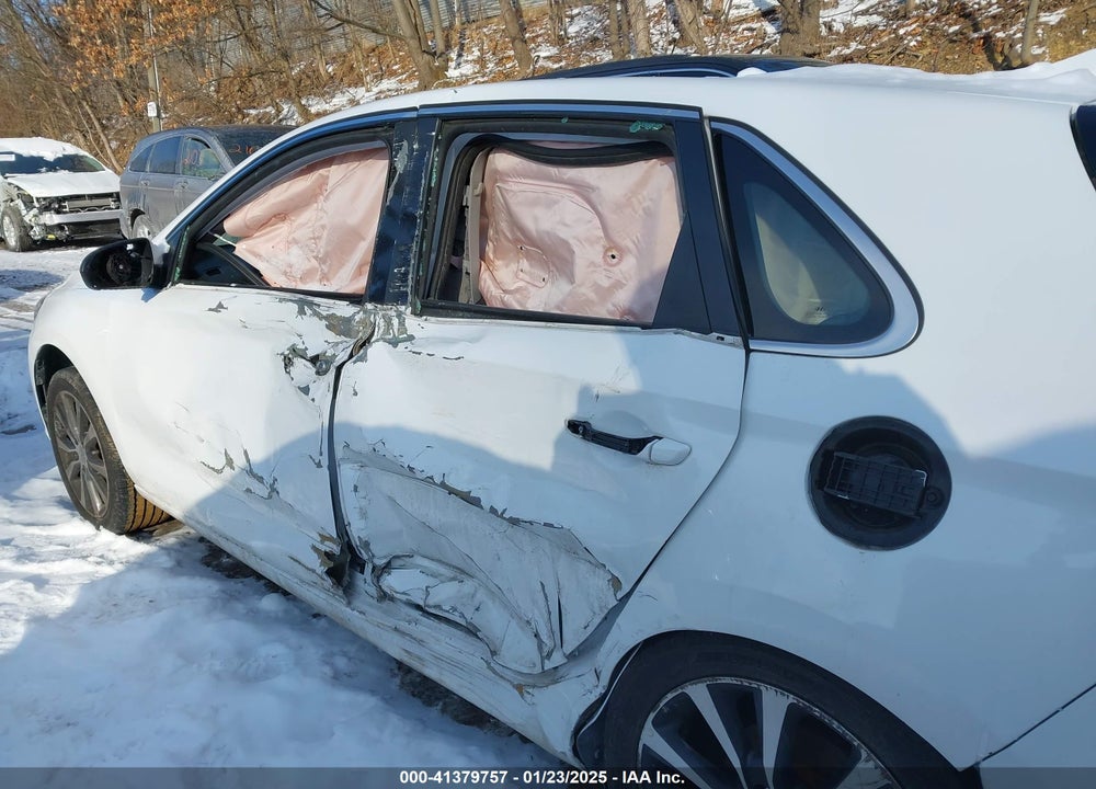 2018 HYUNDAI ELANTRA GT VIN: KMHH35LE3JU067244