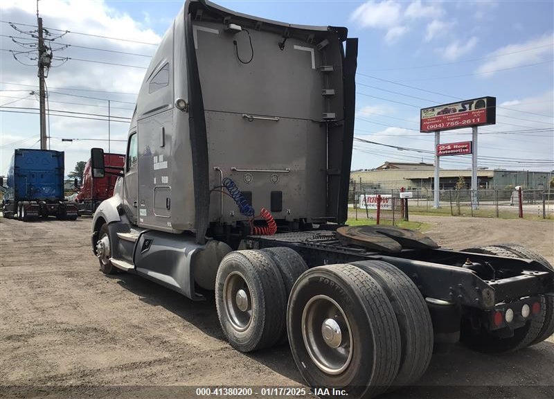 2018 KENWORTH T680 VIN: 1XKYDP9X5JJ189602