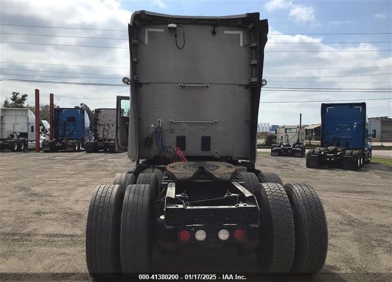 2018 KENWORTH T680 VIN: 1XKYDP9X5JJ189602