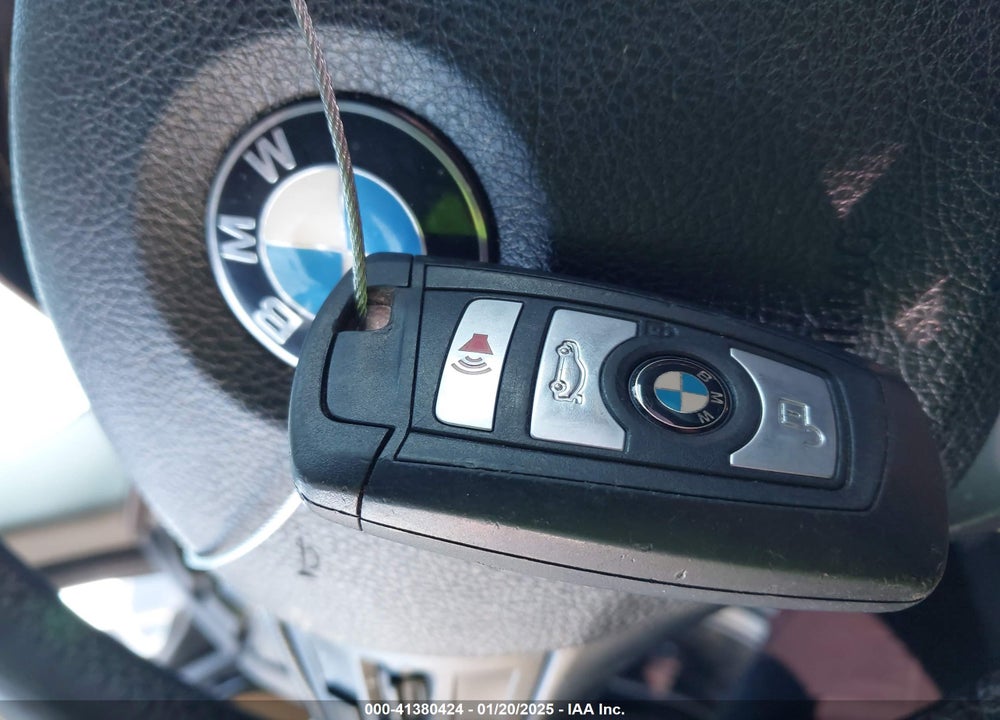 2016 BMW 320 VIN: WBA8E1G57GNU10039