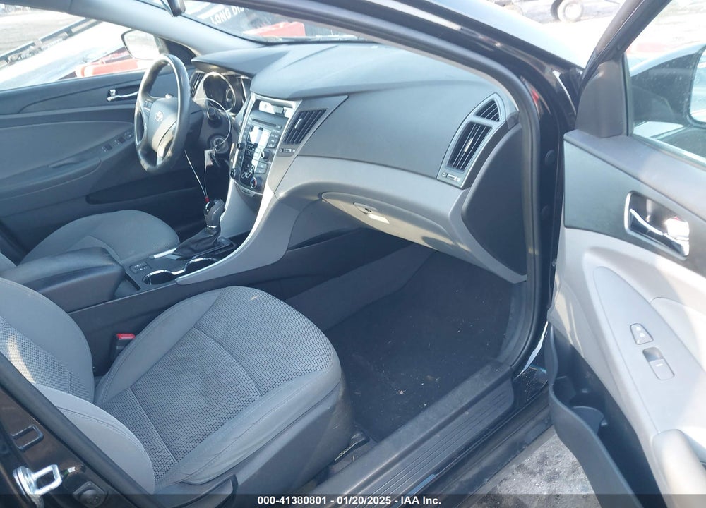 2013 HYUNDAI SONATA VIN: 5NPEB4AC8DH743787