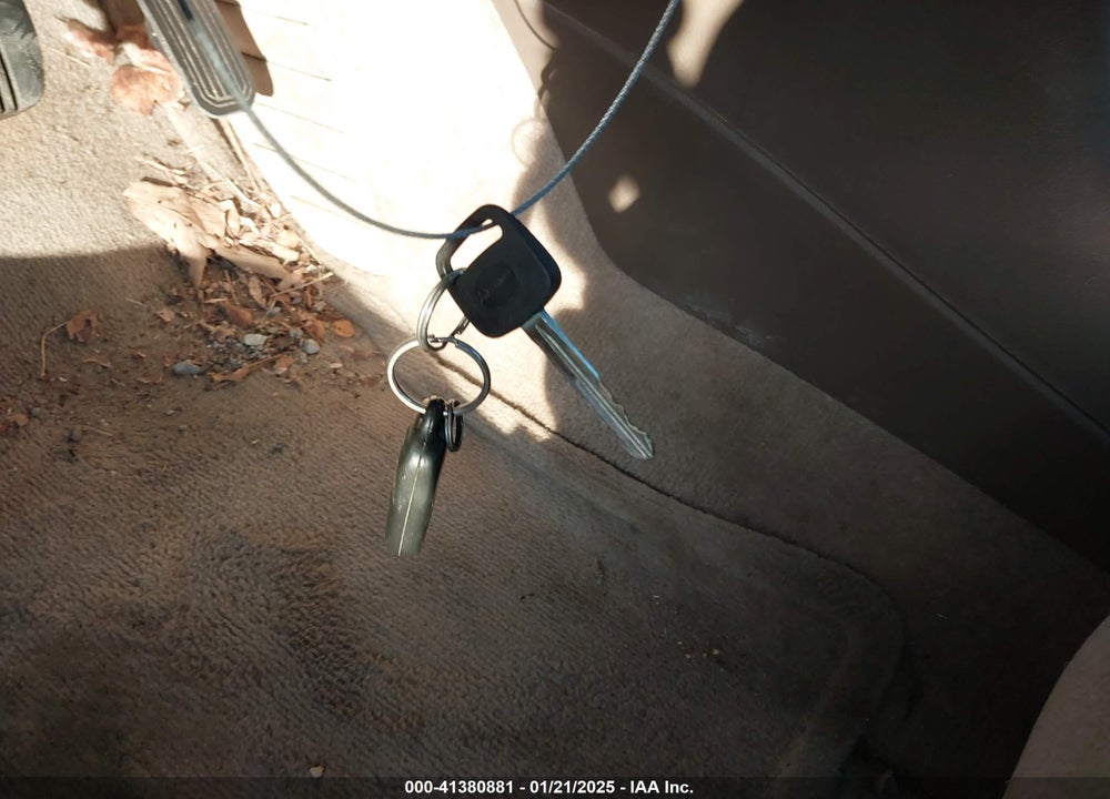2001 TOYOTA CAMRY LE VIN: 4T1BG22K41U108285