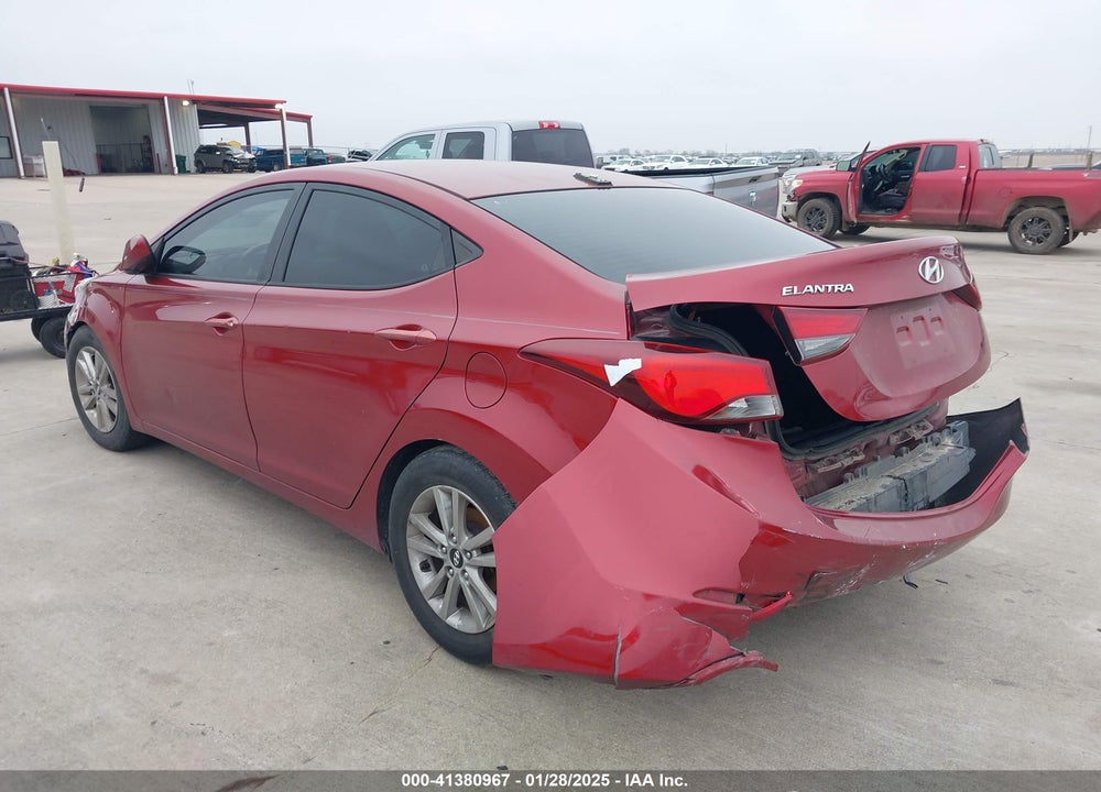 2016 HYUNDAI ELANTRA VIN: 5NPDH4AE3GH694417