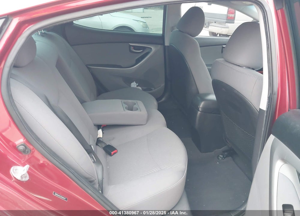 2016 HYUNDAI ELANTRA VIN: 5NPDH4AE3GH694417