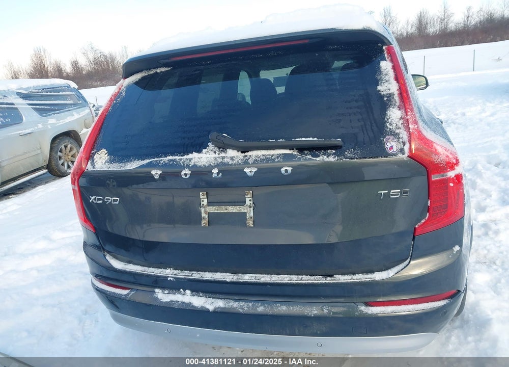 2022 VOLVO XC90 T5 MOMENTUM 7 PASSENGER VIN: YV4102PK9N1794227