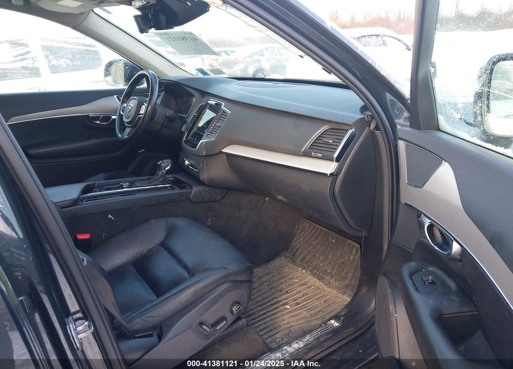 2022 VOLVO XC90 T5 MOMENTUM 7 PASSENGER VIN: YV4102PK9N1794227