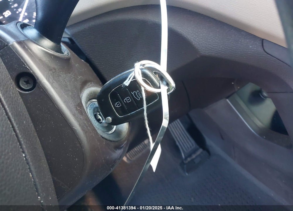 2017 HYUNDAI SANTA FE SPORT 2.4L VIN: 5XYZU3LB8HG447224