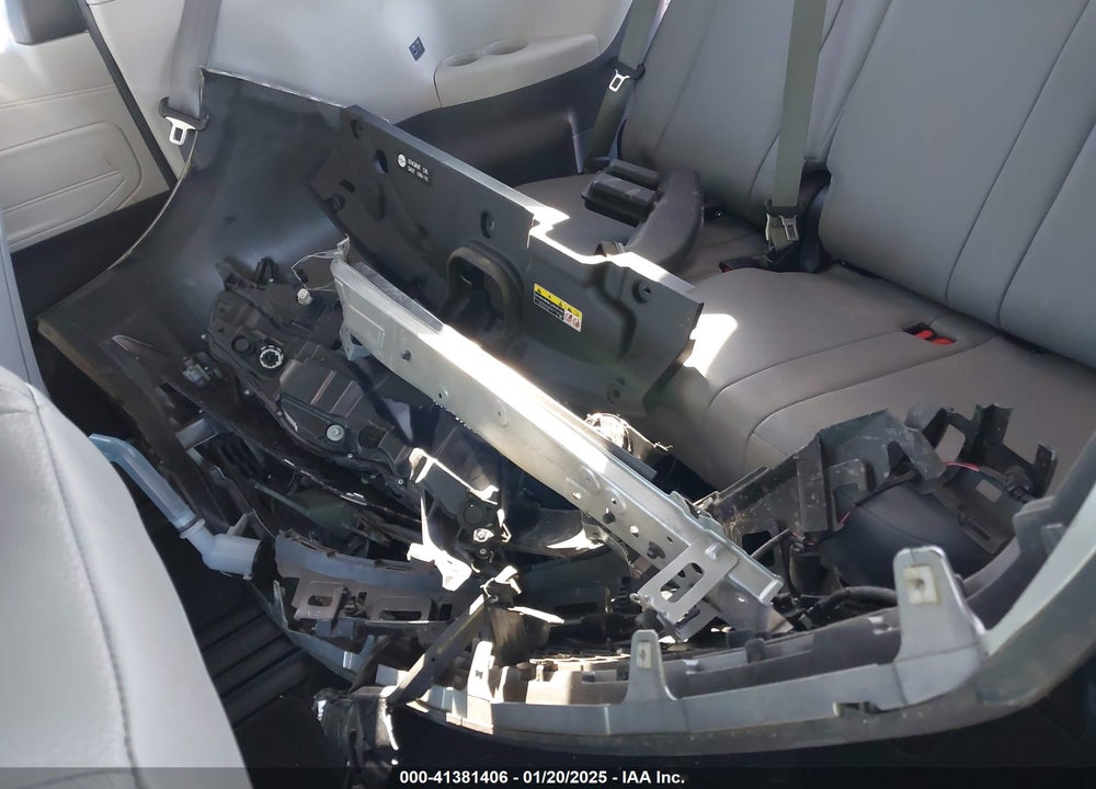 2021 TOYOTA SIENNA XLE VIN: 5TDYRKEC9MS023318